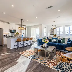 Firework View 3 Bedrooms Townhouse Kitchen Fast Wifi Anaheim
