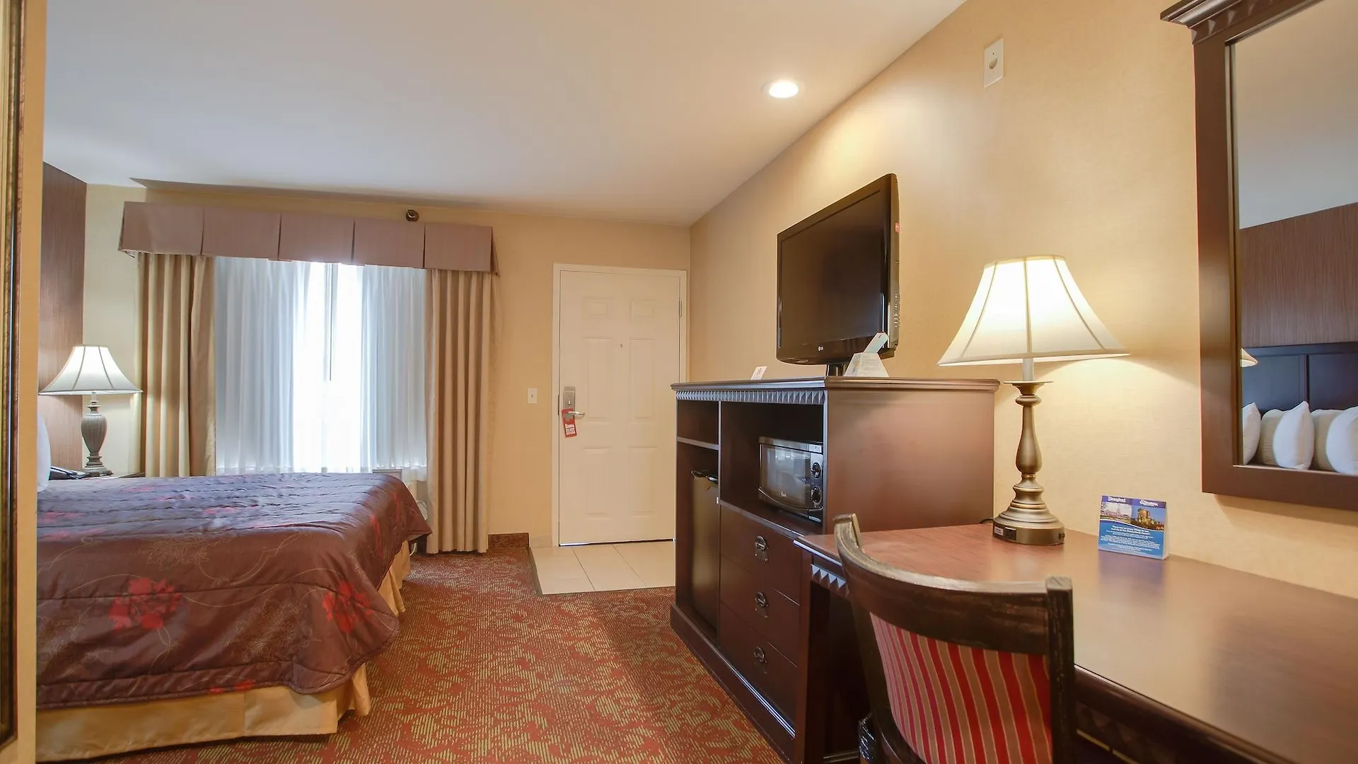 Castle Inn And Suites Anaheim Hotel