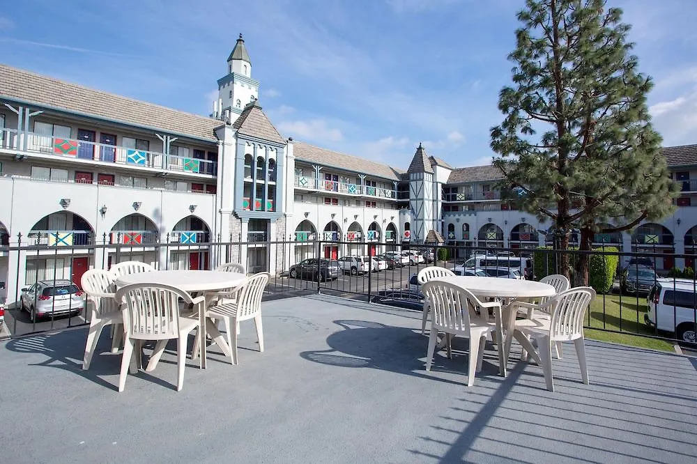 Castle Inn And Suites Anaheim Hotel