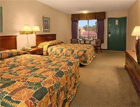 Hotel Castle Inn And Suites Anaheim